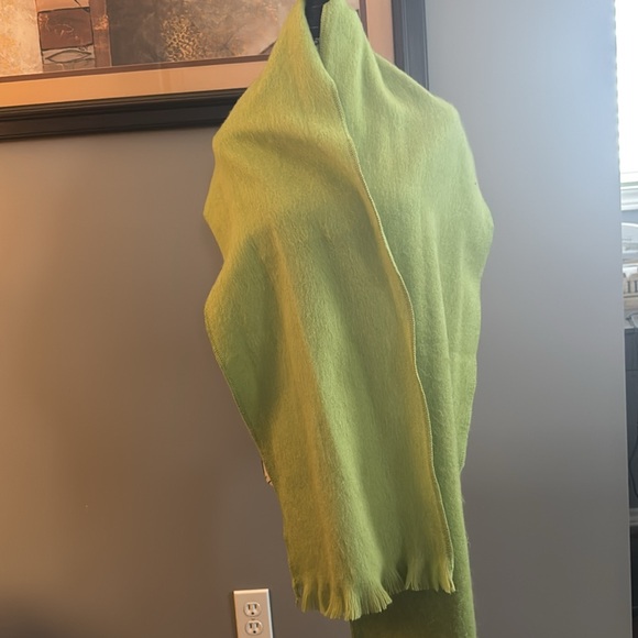 Green Scarf - Picture 4 of 4